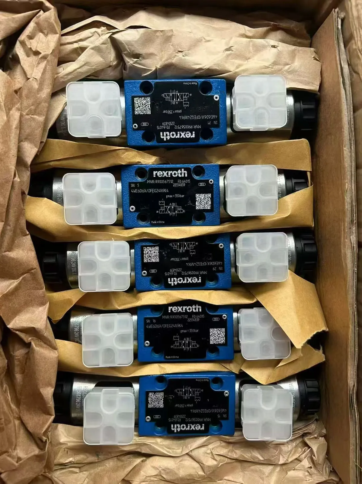 Rexroth 4WE6 directional control valves with visible model and MNR labels